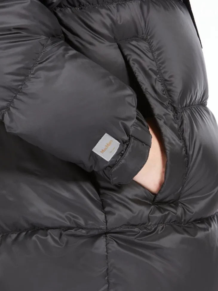 Down jacket in water-repellent canvas - BLACK