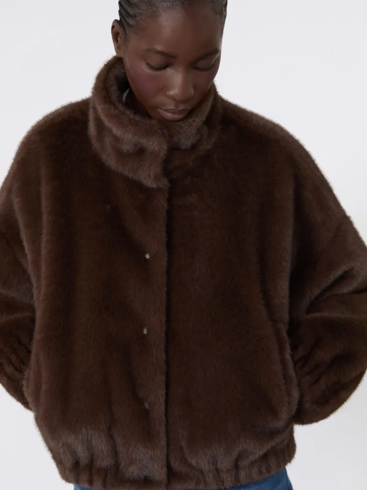 Fluffy-textured short jacket - BROWN
