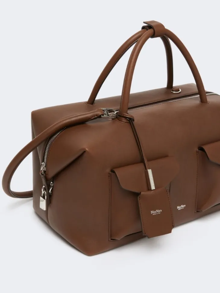 Large leather Boston bag with pockets - BROWN