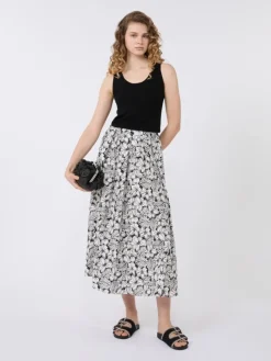 Viscose yarn sleeveless jumper - BLACK